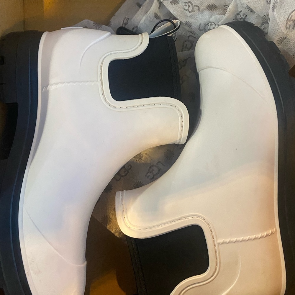 UGG Stylish White and Shoes
